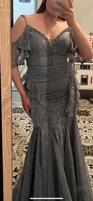 Дантелена официална рокля