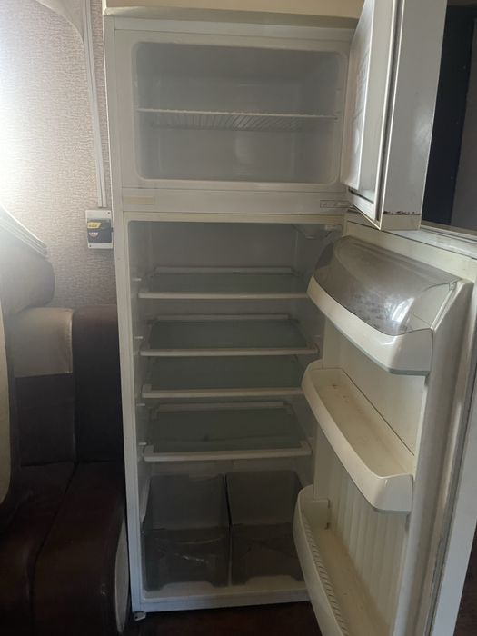 Продам электроплиту+холодильник. Фирма ARDO