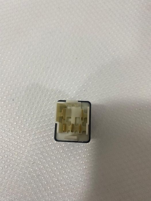 Реле вентилятора тойота Карина  Е