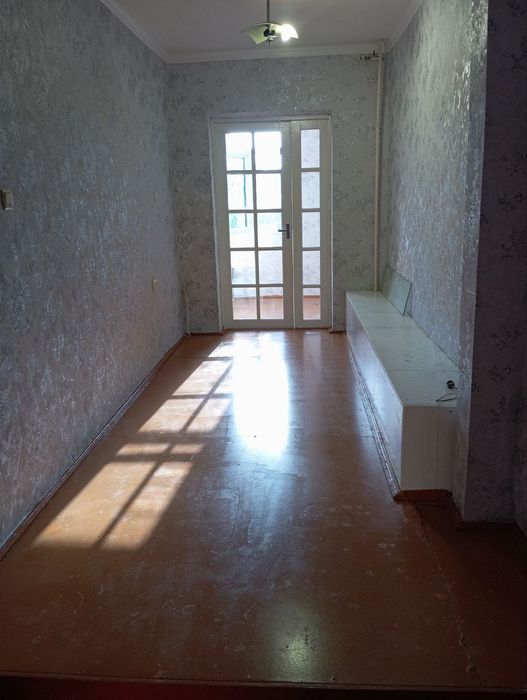 Qarshi markazida 2 xonali dom sotiladi