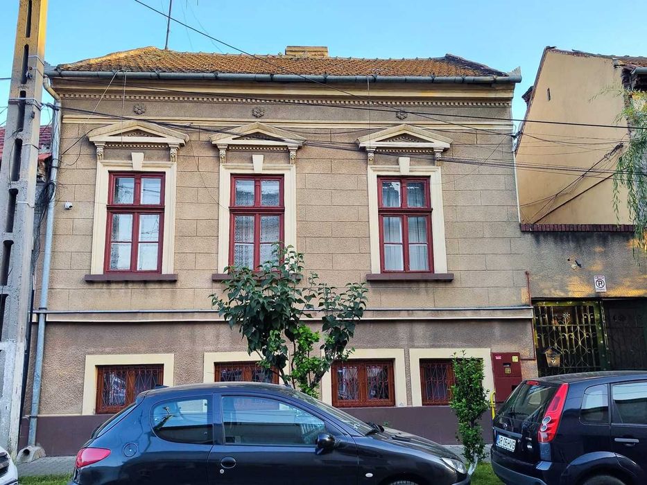Proprietar vând casă zona centrala