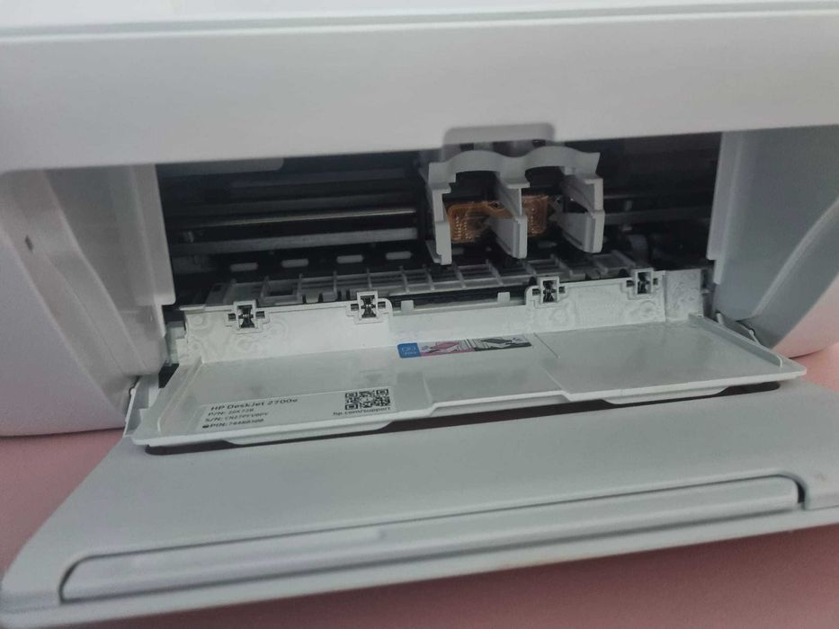 HP DeskJet 2700e