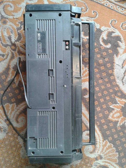 Продавам радиокасетофон Hitachi TRK -3D8E