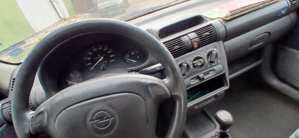Opel corsa 1.4NZ 1996