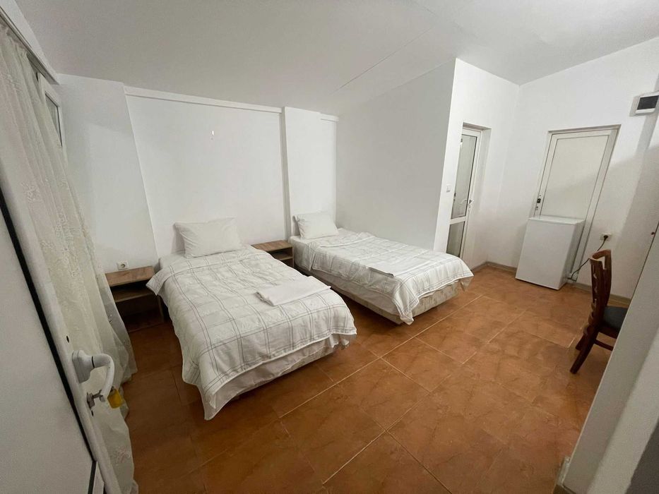 Дава се под наем Едностаен апартамент в Варна, м-т Сотира - 40 кв.м за 204 € - Снимка #1