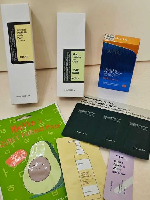 Корейска козметика + подарък ( COSRX и AHC)