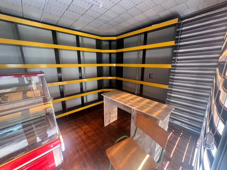 Tayyor savdo joyi ijaraga: universitet va kafe oldida