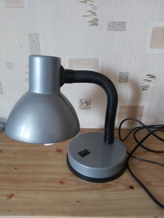 Настольная лампа