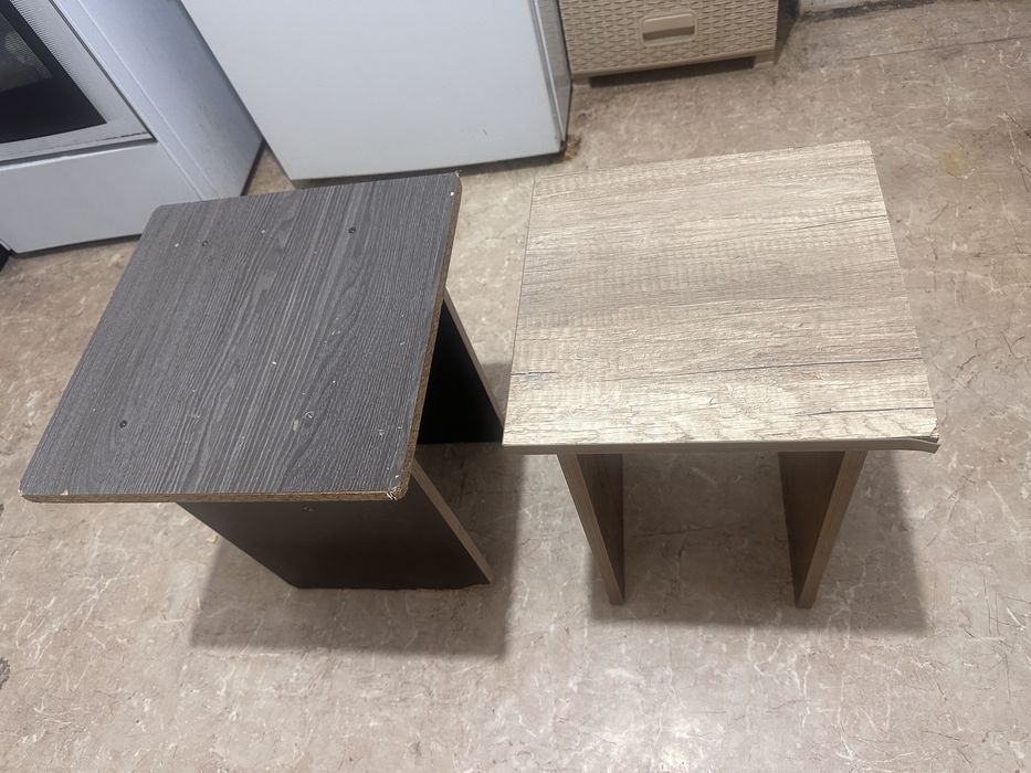 Продам кухонный стол с двумя стульями