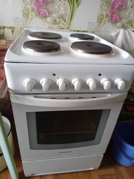 Элктро плита Аристон