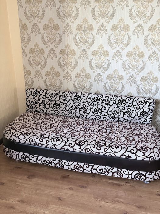 Диван тахта. Раскладываеться.