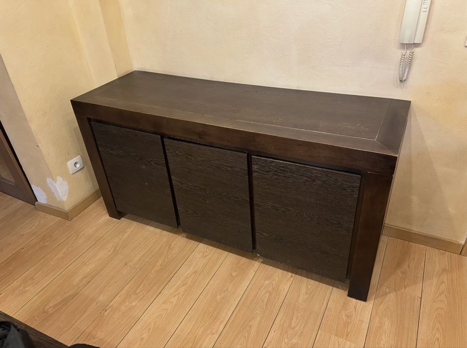 Масивен шкаф с отвори за инсталации - естествен фурнир