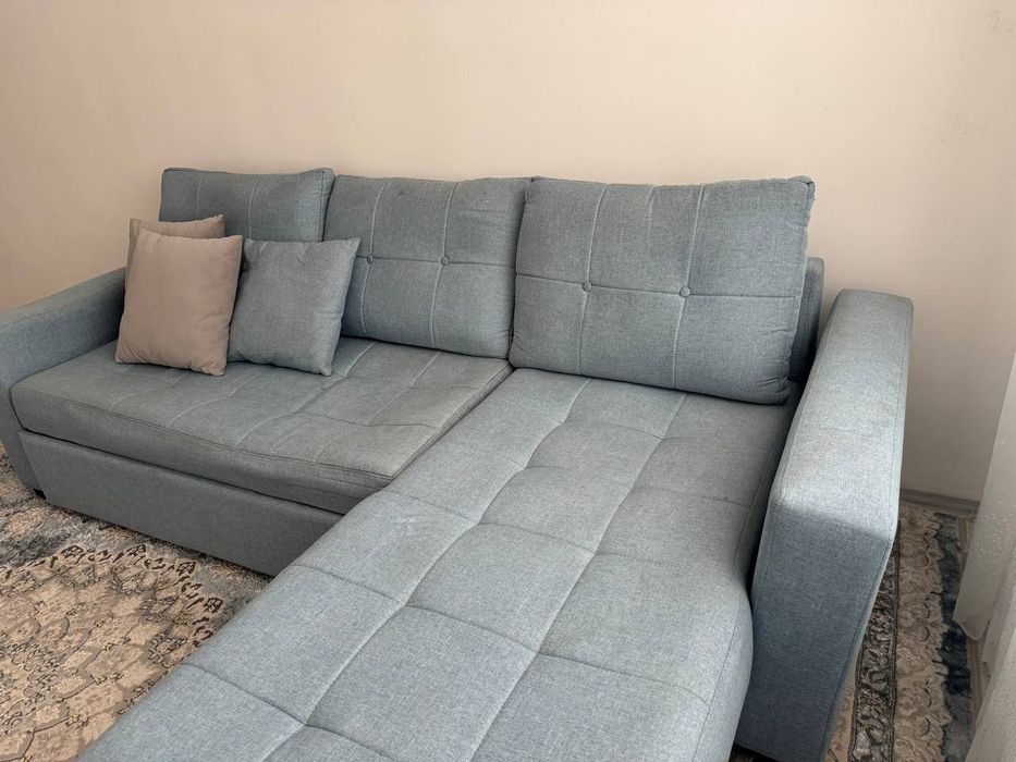 Уголок диван сотилади