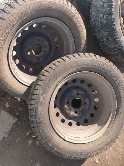 Продаются диски с шинами срочно.