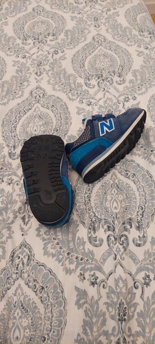 Adidasi  new balance nr 22.5