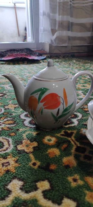 Чайный сервиз. Красивый комплект из чайника , пиал , лягана и косы .