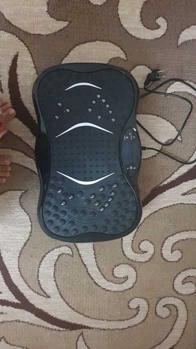 Vibro platforma ozish uchun fitnes aparat