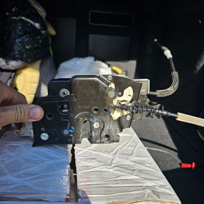 Broasca yala audi a8 soft close
