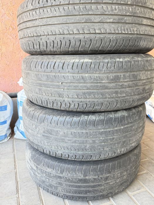 Продам комплект летних шин