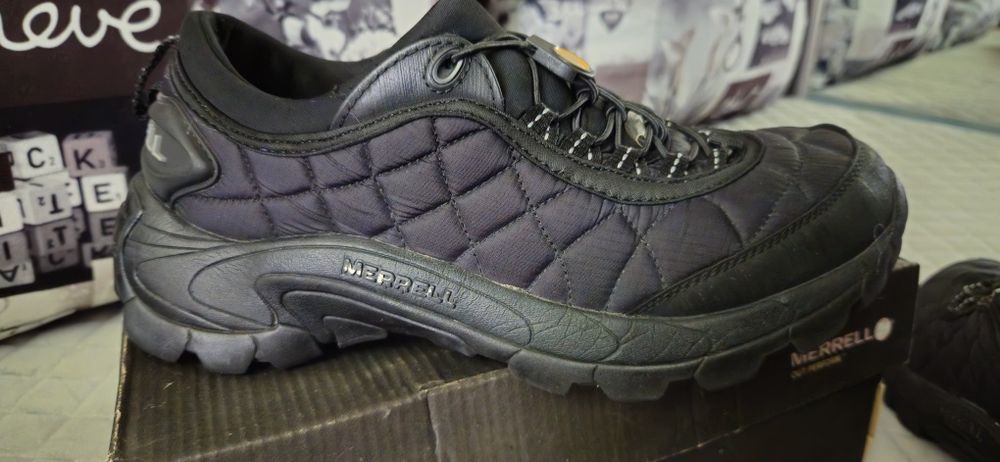 Продам мужские кроссовки