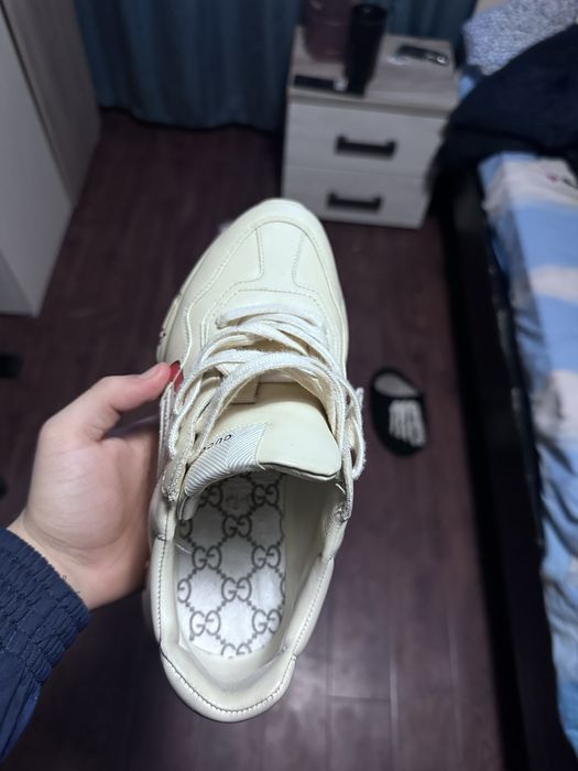 Vand adidasi gucii marimea 38.5-39