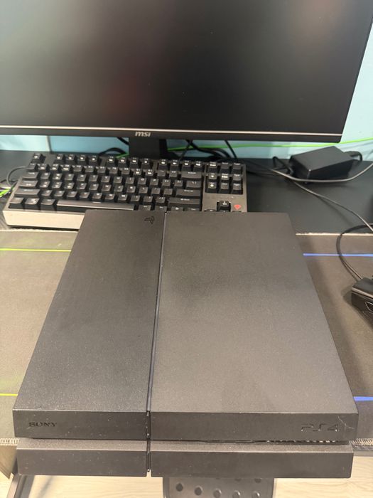 Ps4 с 3 игри много запазен