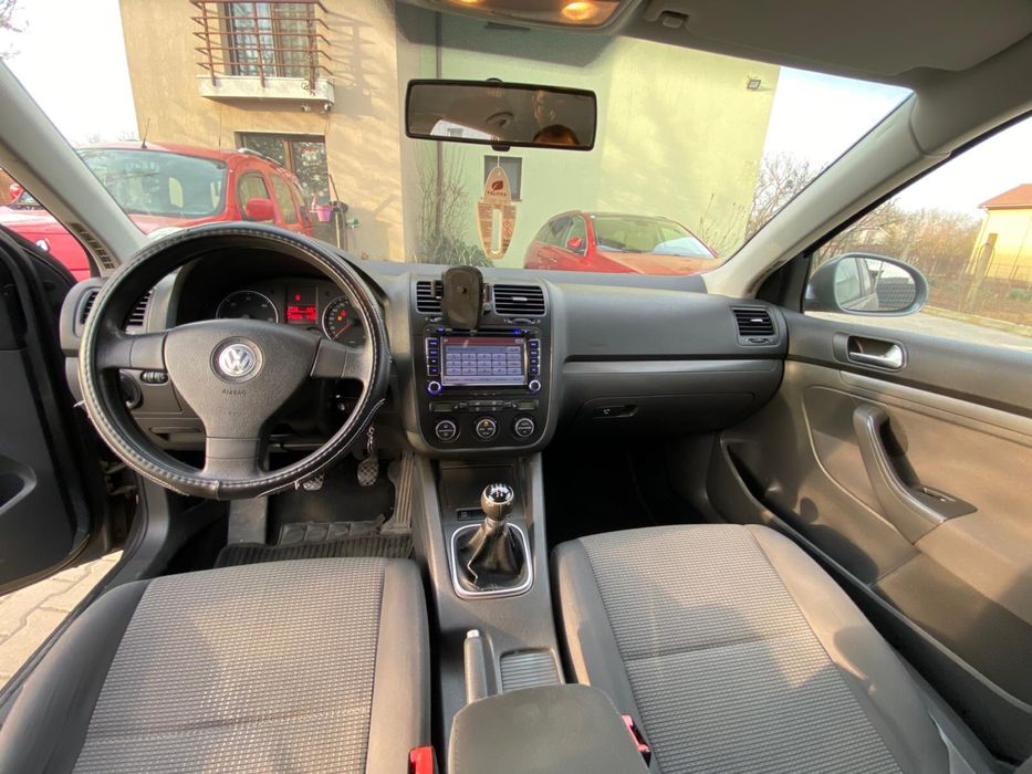 VW Golf 5 Variant 1.9 TDI 105cp – climatronic, încălzire scaune, fiabil