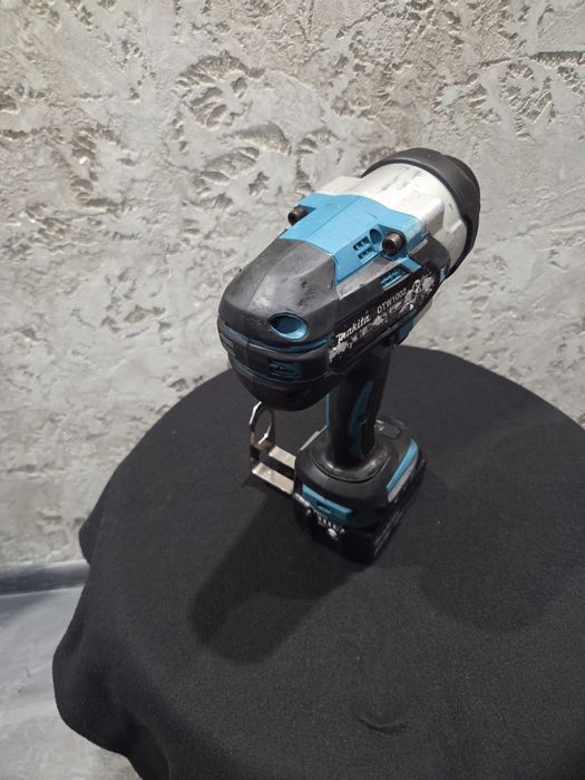 Акумулаторен гайковерт ударен MAKITA DTW1002