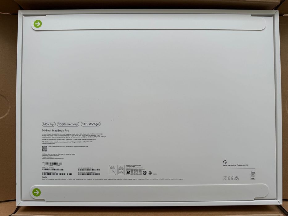 ЧИСТО НОВ MacBook Pro 14" M5 10-CPU, 10-GPU, 16GB RAM, 1TB SSD