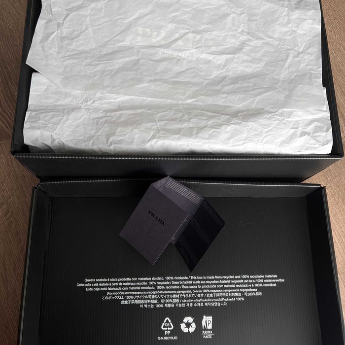 Adidasi Prada, originali, in stare buna, cu toate actele si geanta