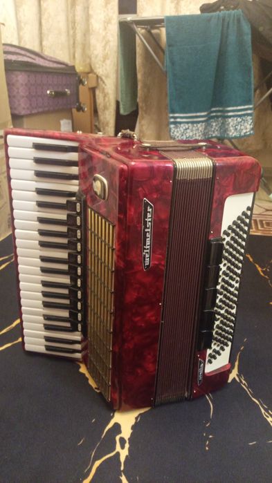 Продам аккордеон waltmaster 16 регистров