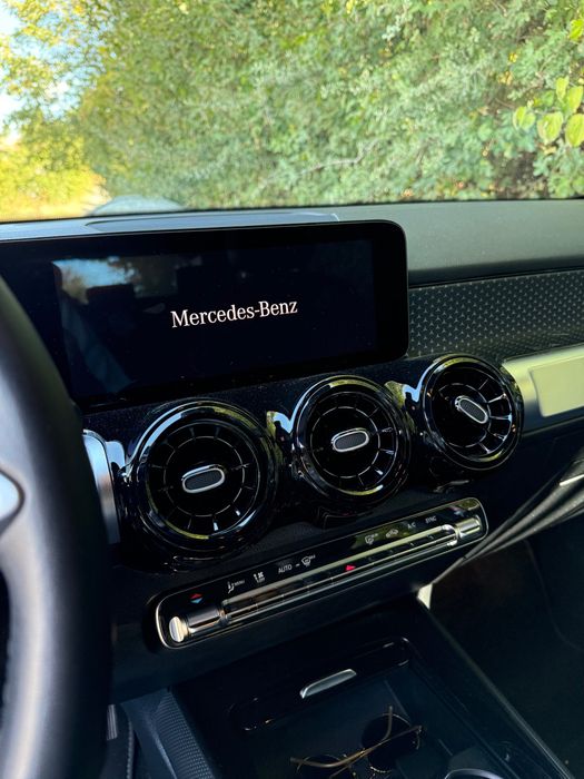 Mercedes - Benz GLB 200
