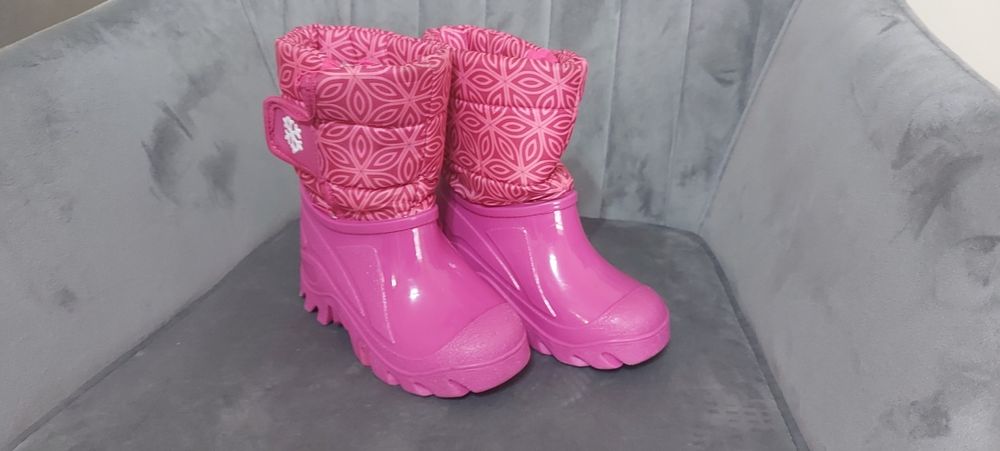 Детски зимни обувки апрески като нови. Размер 26/27