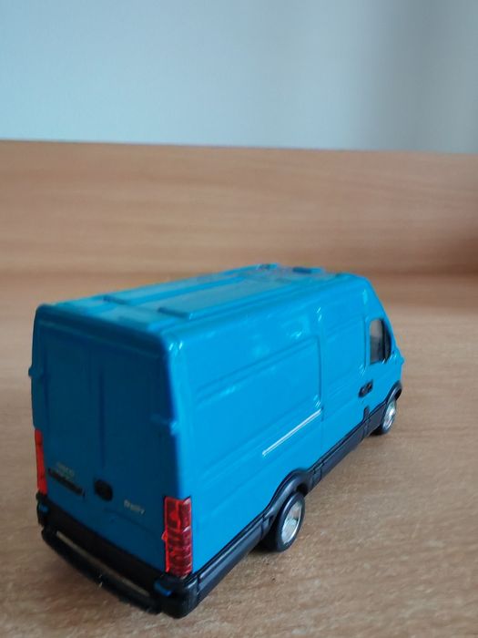 Macheta duba Iveco albastra