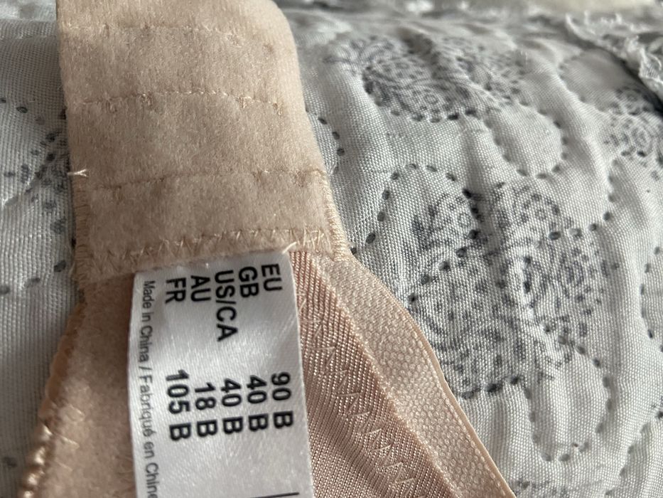 Sutien cu loc pentru insertie burete special postoperatoriu taiere san