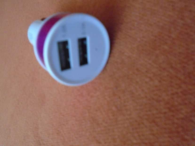 Alimentator auto bricheta masina cu 2 USB ( 2.1 A+ 1.0 A )