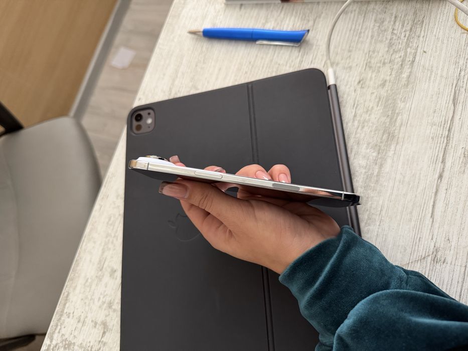 IPHONE AIR с една година гаранция към А1
