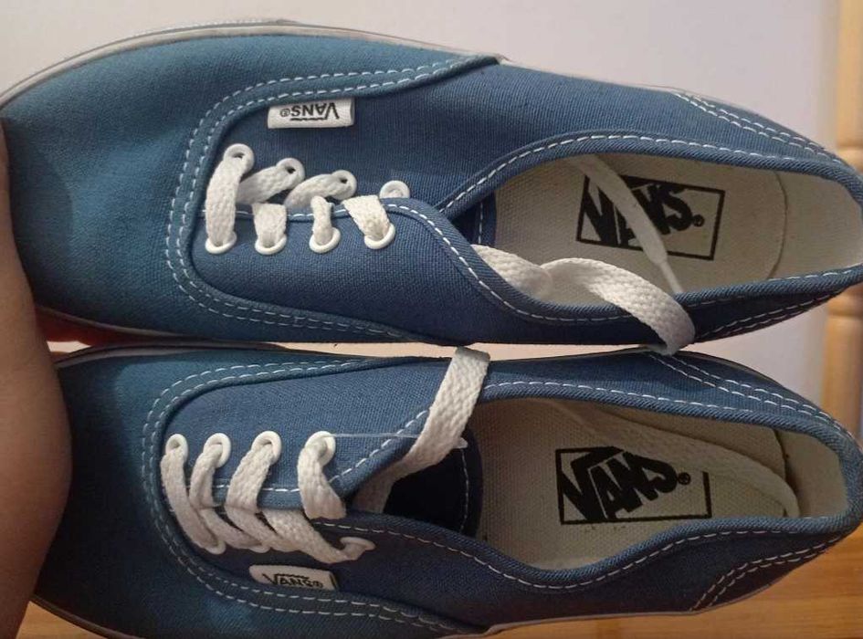 Оригинални кецове Vans - номер 33
