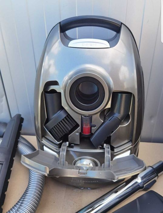 Aspirator AEG VX4-1-GM-T cu sac