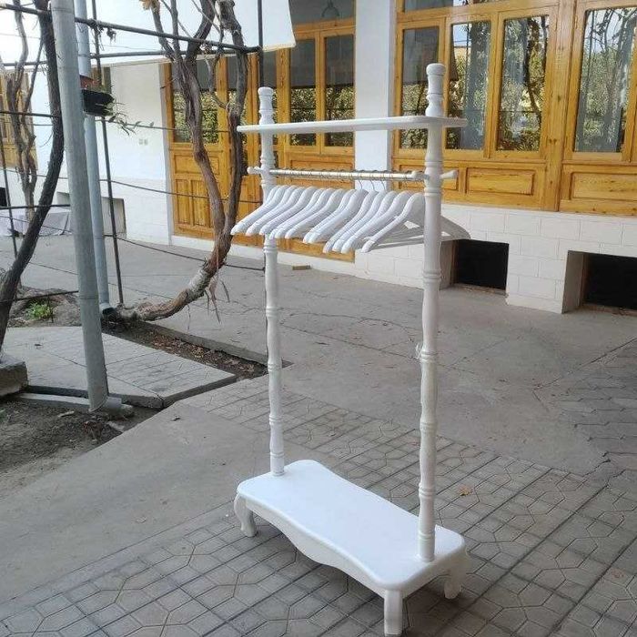 Деревянные гардеропные вешалки
