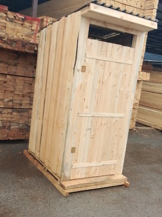 Обычный уличный туалет