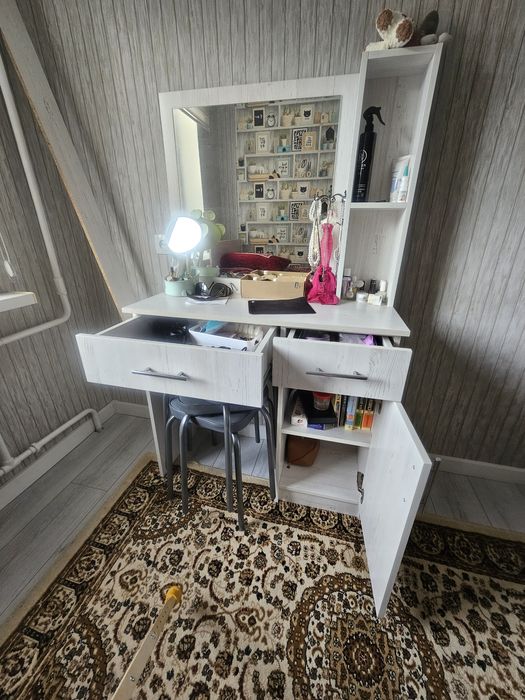 Кровать и  комод