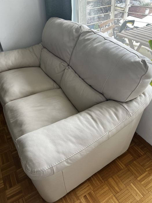 Комплект кожени канапета в много добро състояние- двойка и тройка