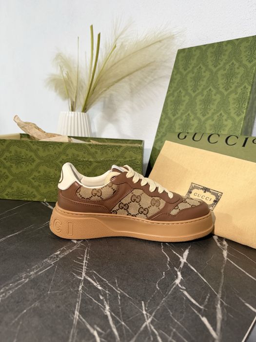 Adidasi gucci de vanzare