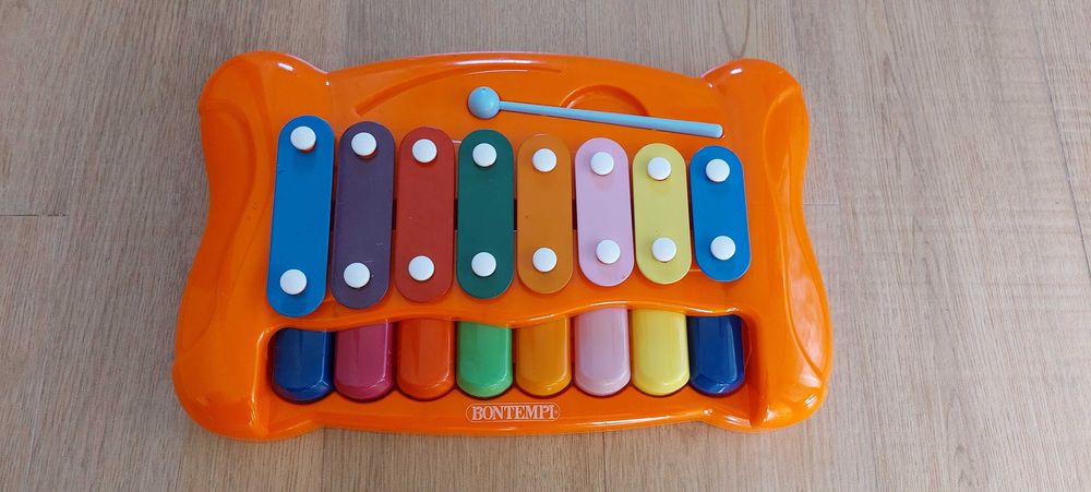 Каска - пожарникар - комплект и писта с количка / топчета, ксилофон