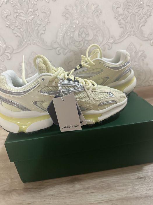 Новые кроссовки  lacoste
