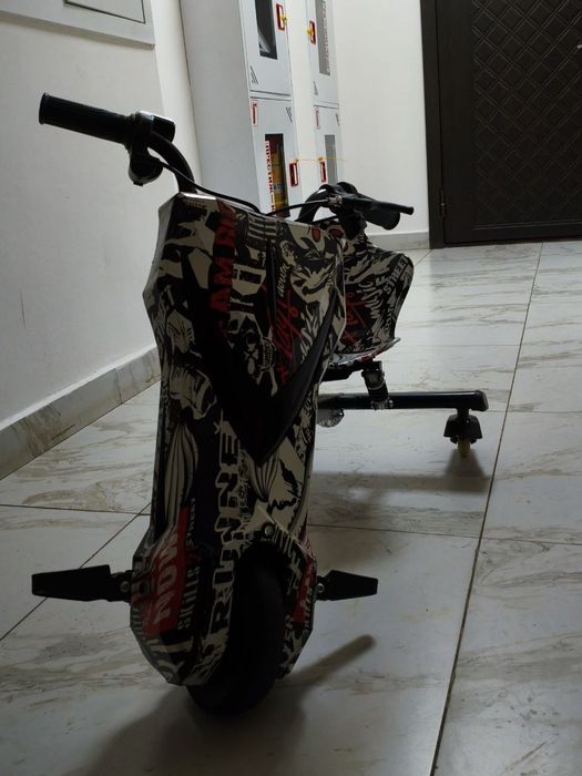 Красно белый дрифткар