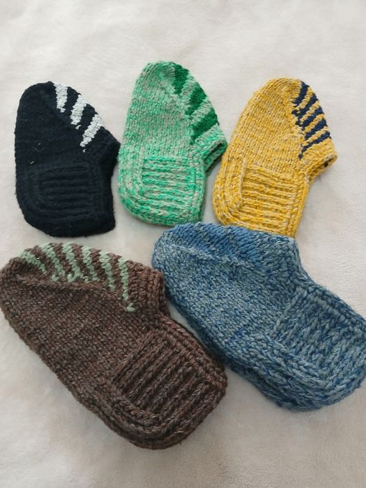 Тапочки вязаные из шерстяной пряжи