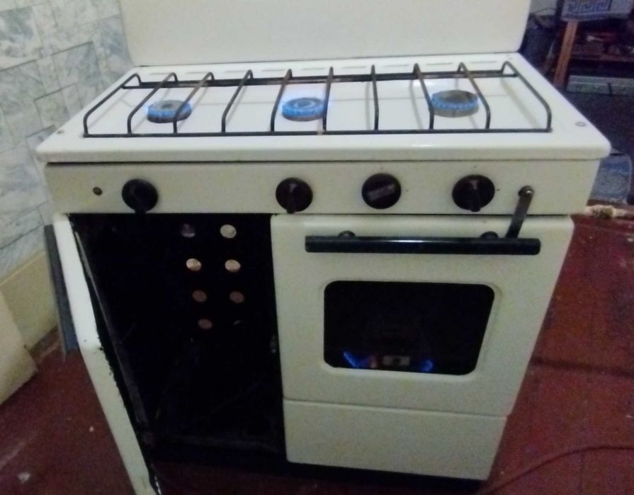 Газ плита трёхкомфорочная