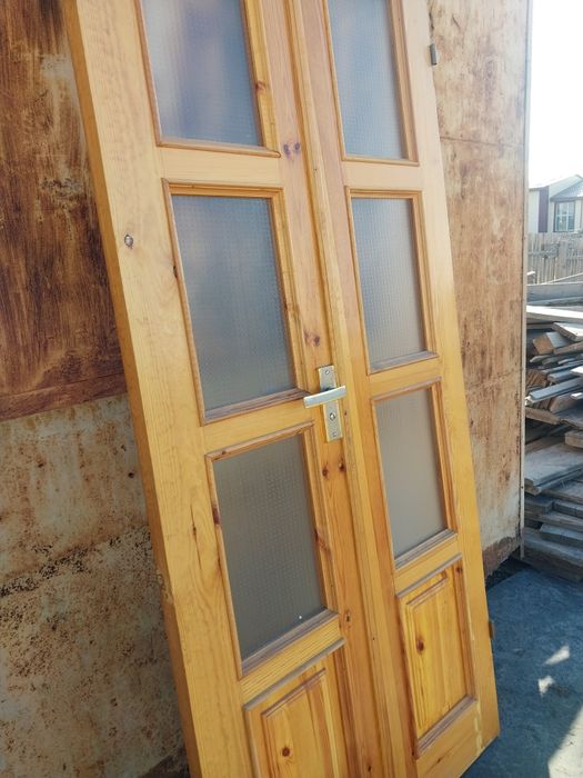 Двери из натурального дерева